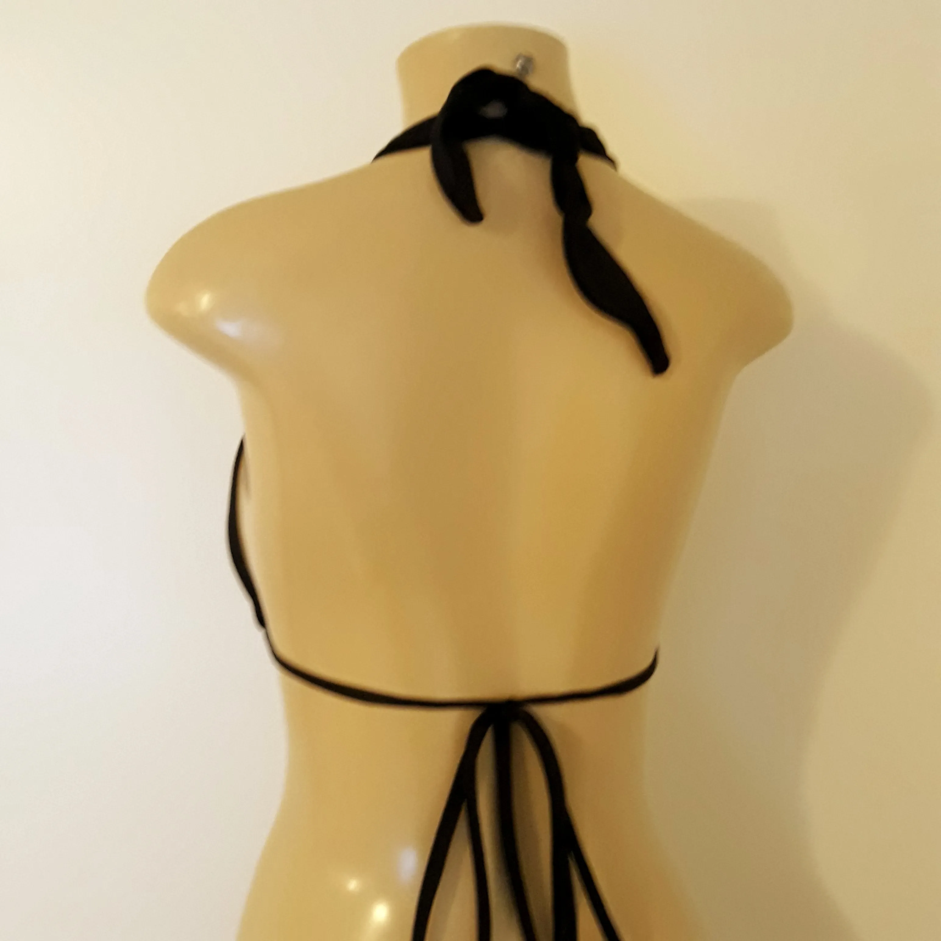 Adjustable halter bikini top