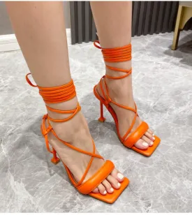 Brenda  Stiletto-Absatz mit Cutout und Knchelriemen