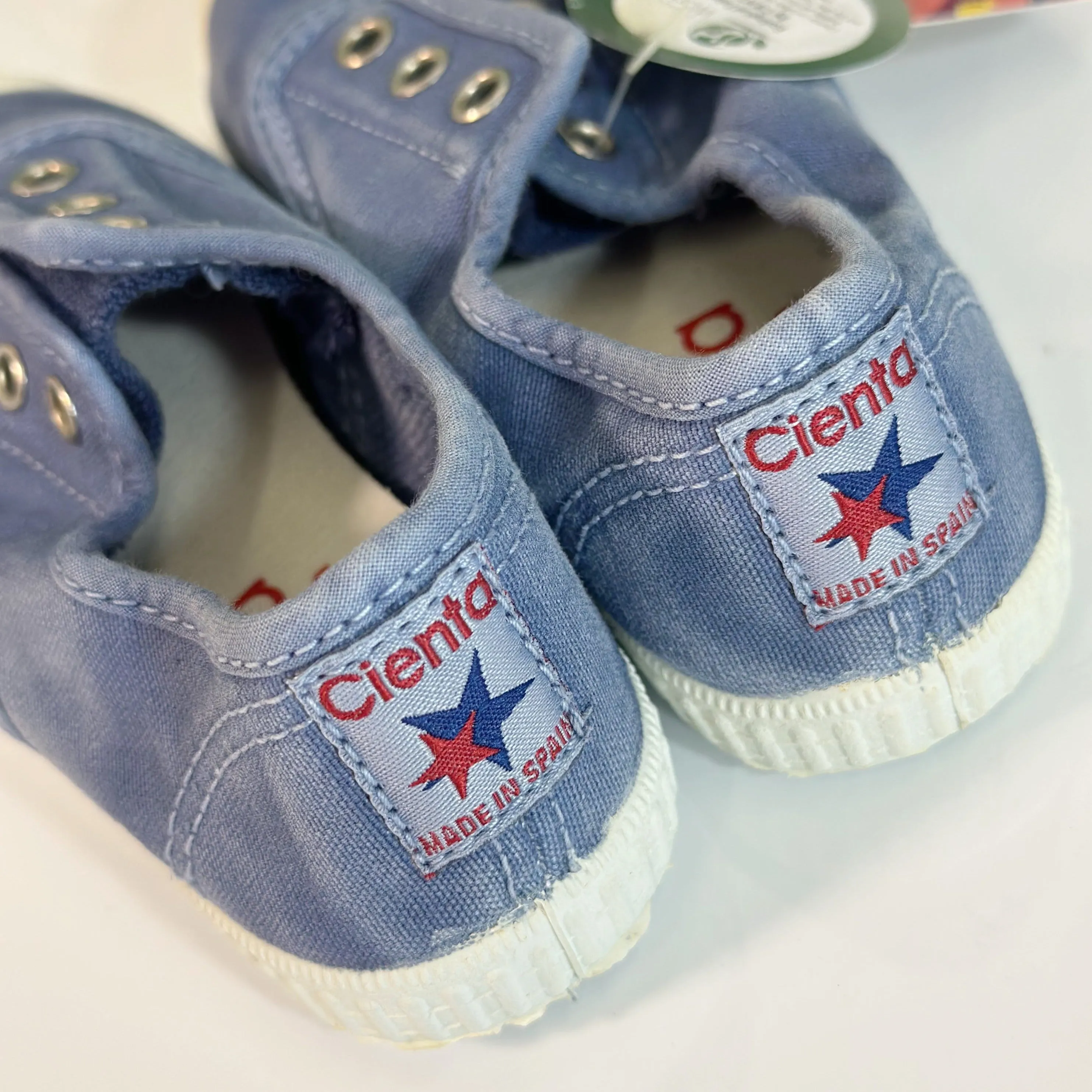 Cienta Kids Canvas Slip On Sneakers Lavanda