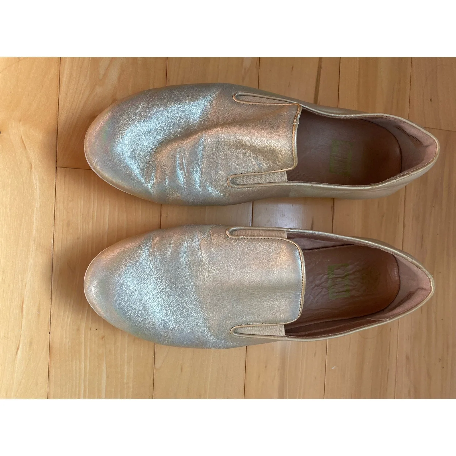 FitFlop Gold Slip-on Sneakers Size 9