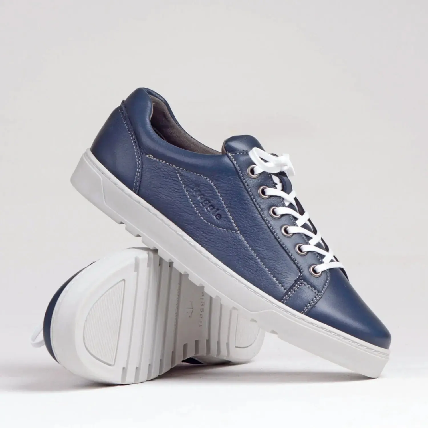 Men’s Sneaker with Removable Footbed in Navy - 12220