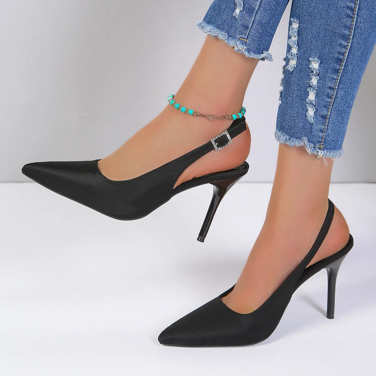 Nicola  Spitz zulaufende Schnallen-Sandalen mit Stiletto-Absatz