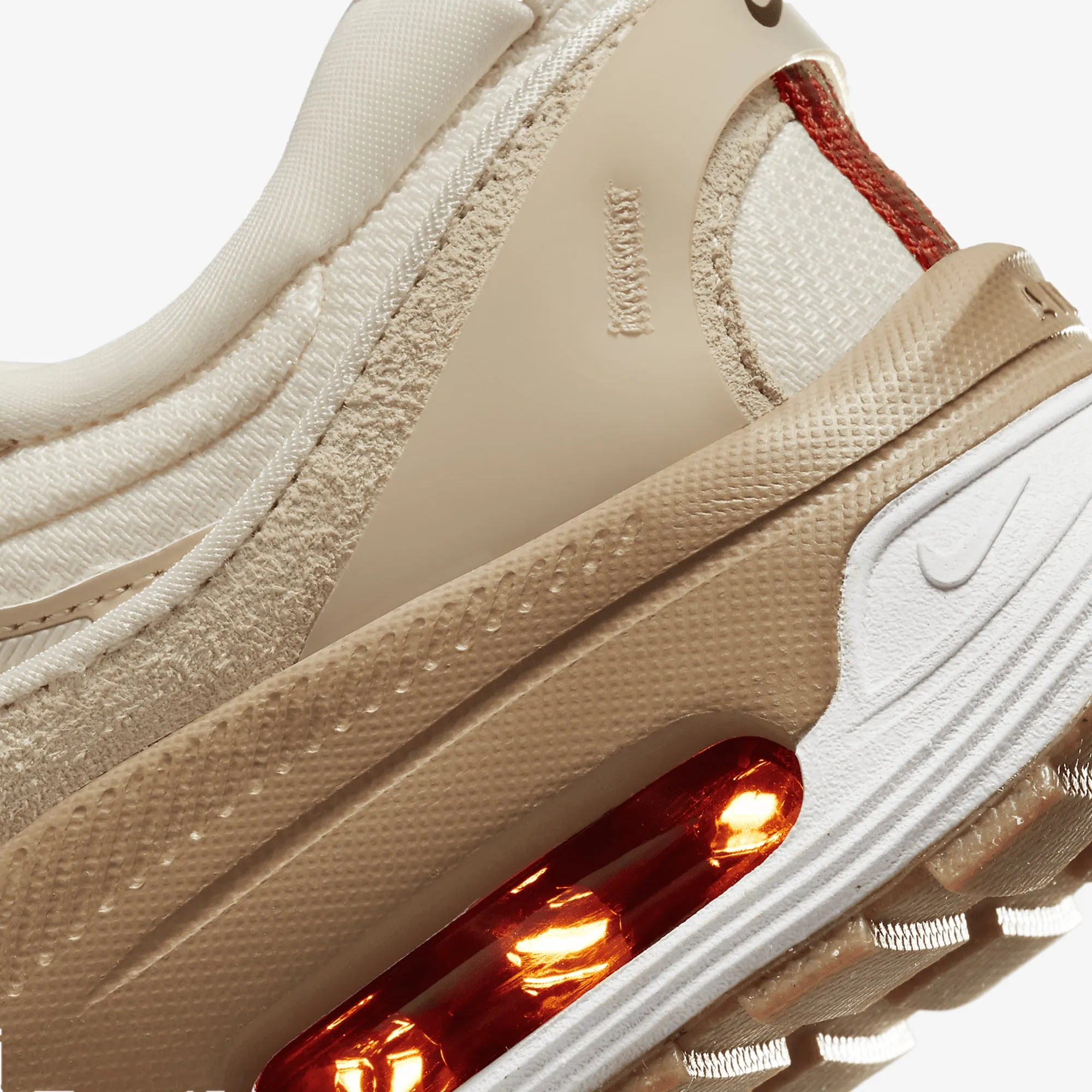 Nike | WMN'S AIR MAX BLISS SE  { PALE IVORY/PICANTE RED-SUMMIT WHITE