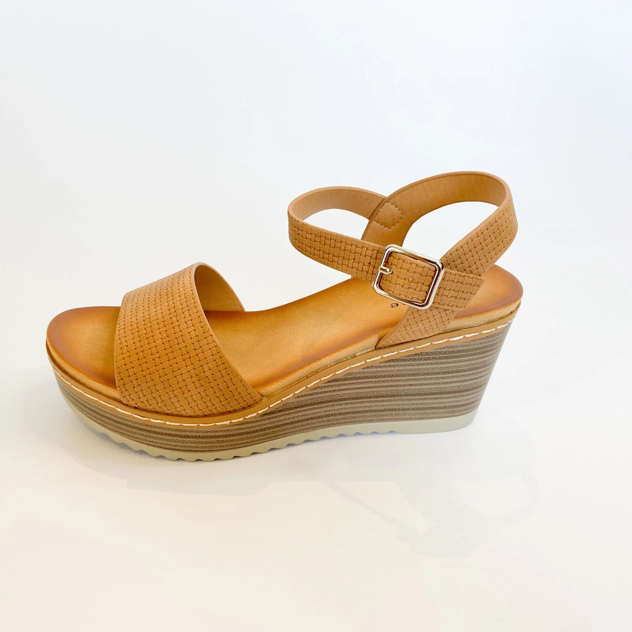 Queue tan wedge