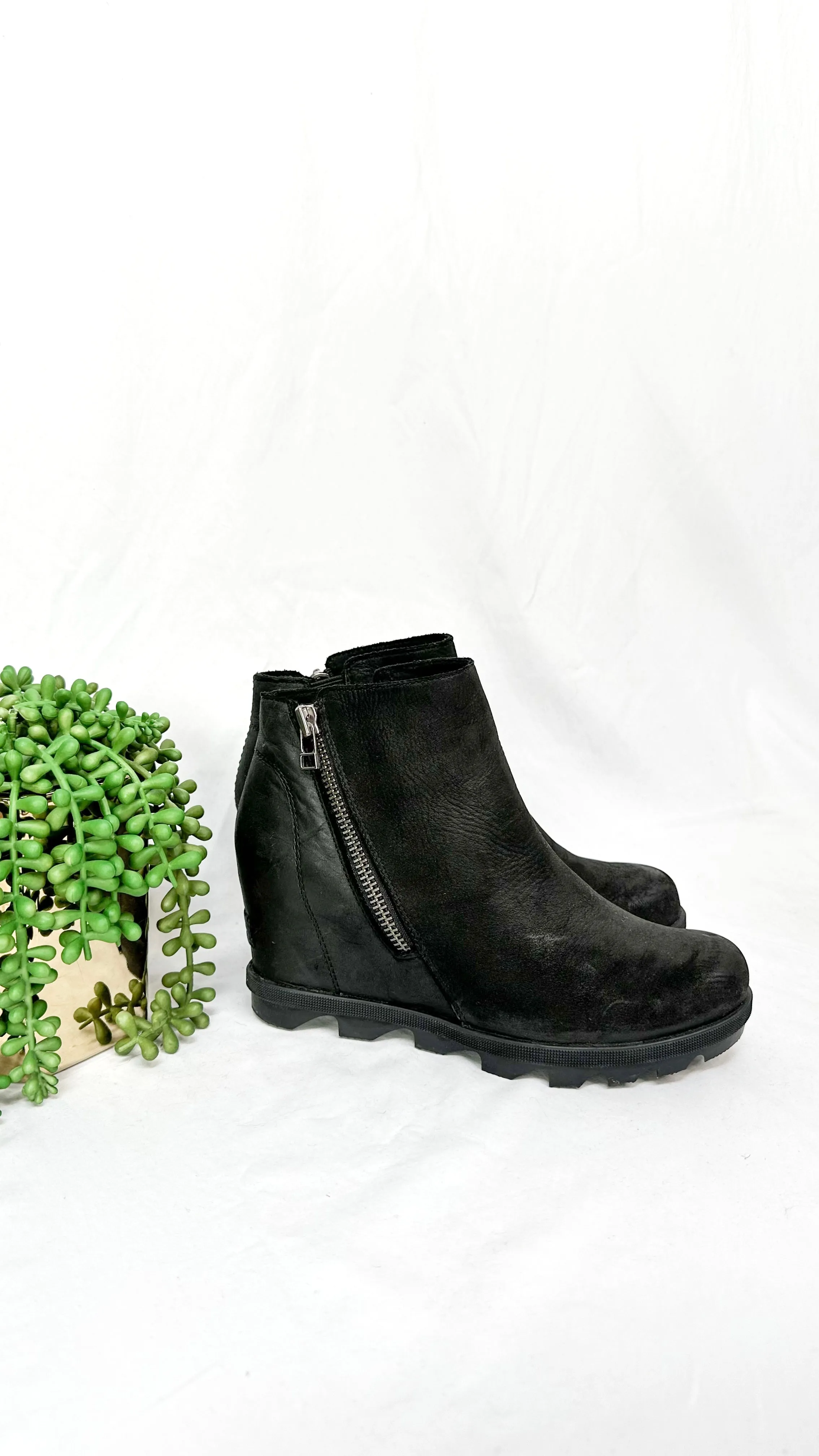Sorel Black Waterproof Joan of Arctic Wedge II Zip Boot (7.5)